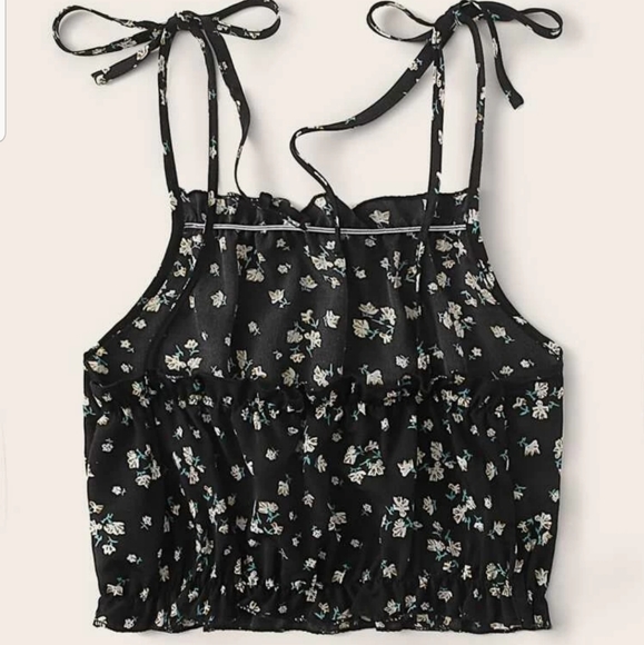 ♡3/$30♡ Floral Ruffle Crop Top - Picture 2 of 5